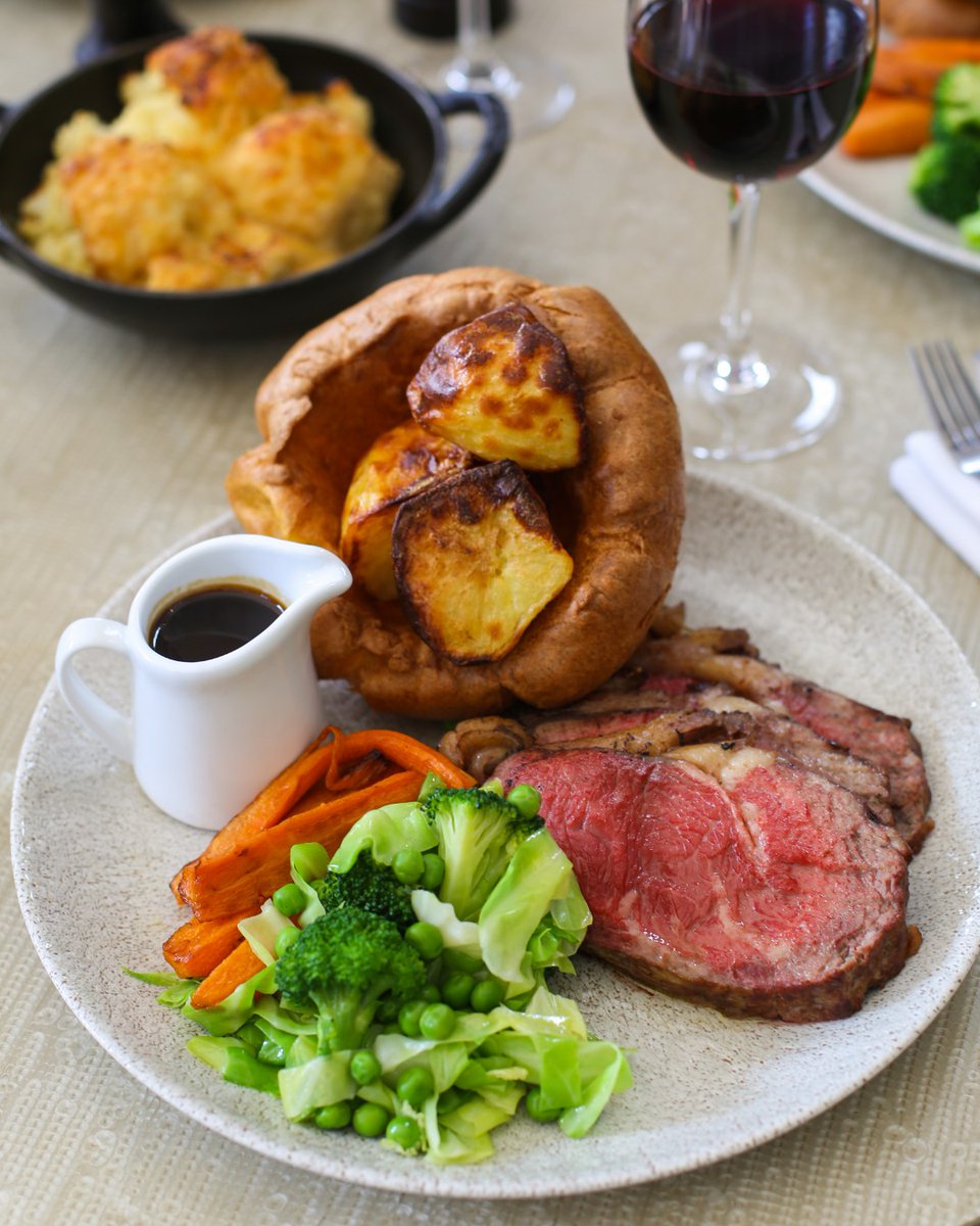 You just can't beat a classic roast on a Sunday! #SundayRoast #RamsayRoast