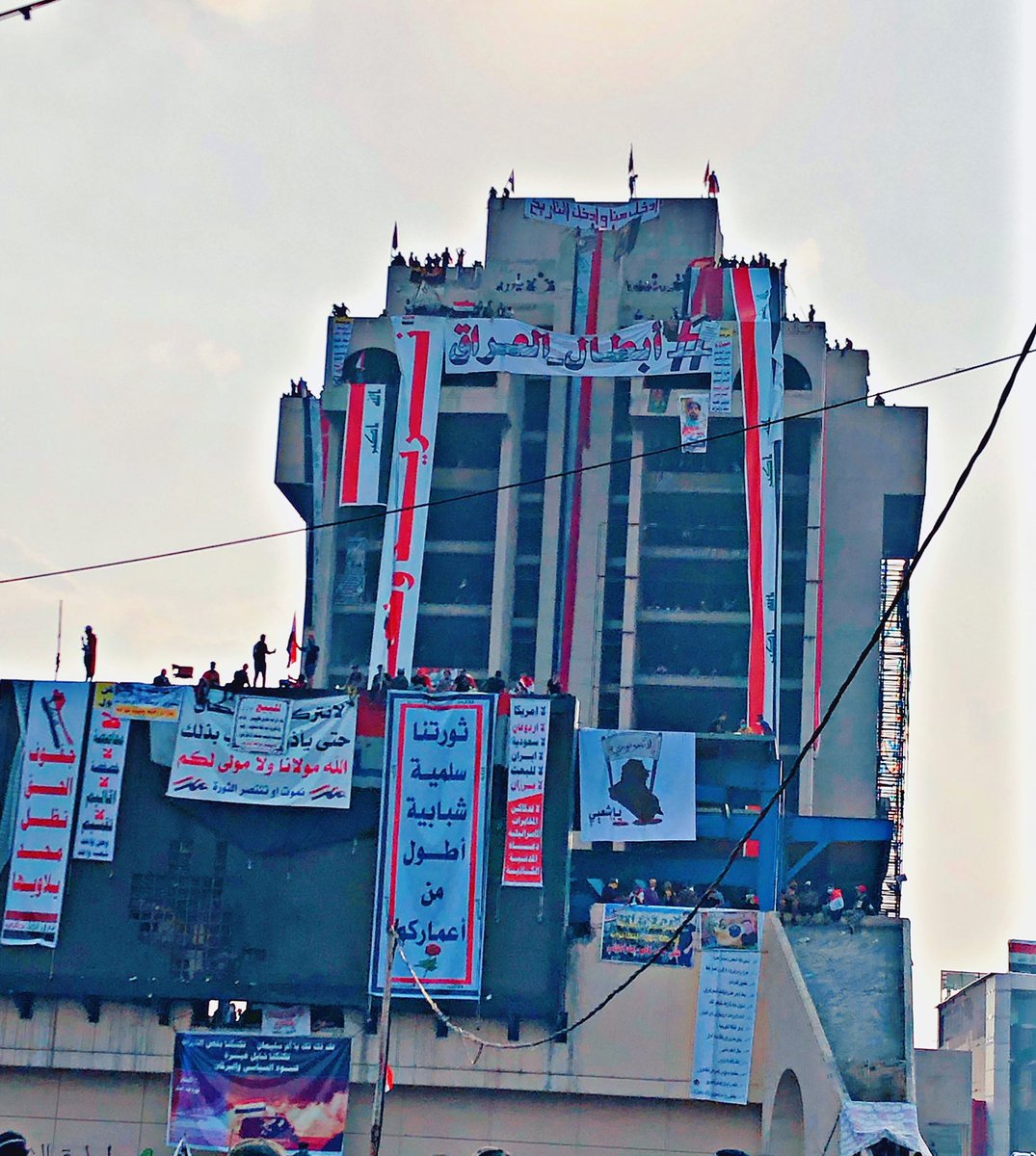 fW5yPqbFWt1LSjM's tweet photo. لو كل طلاب العراق ما تمتحن بوقت الامتحانات وخل يحسبونه راسبين خل نشوف السنه التجي وين يحطونه 500الف طلاب  تكفي مدارسهم الحديثه والي يكول امتحن خلي يمتحن بل النسبه اليه اني ما مستعد اضحي بحياتي ولا بحيات عائلتي الفايروس خطير فنطالب بل التأجيل اقل حد #احسموا_امرنا_التاجيل_مطلبنا https://t.co/C0RTZOUBgJ
