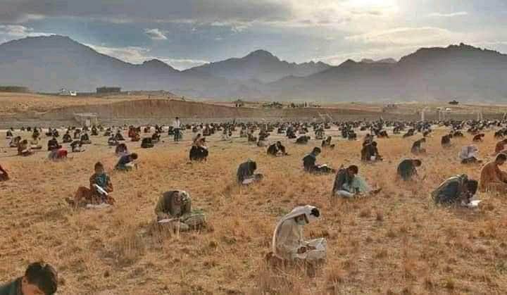 HNadeem22's tweet photo. It gives me hope when I see hundreds of boys &amp; girls are taking Kankor exam under d  melting sun just 2 get admission 2 universities. 
This is what we mean when we say Afghanistan will never go back to d time of darkness &amp; ignorance. 

#Kankor #education #Afghanboys #afghangirls https://t.co/oeYzZZjnjZ