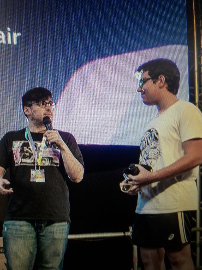 DaniElTrabes's tweet photo. Quedate con alguien que te mire como @mangelrogel me miro a mi el año pasado en la @TLPTenerife
#TLP2020 https://t.co/hMQJyw3Bp0