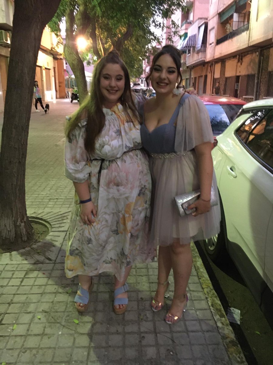angelitayellow's tweet photo. No puedo estar más orgullosa de lo que bachiller me ha dado 💛 https://t.co/6vKQQMSdWM