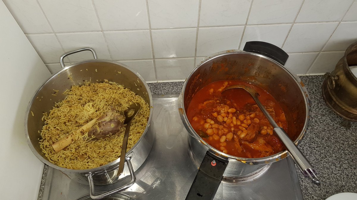 jimmyfloydGol's tweet photo. Abgoosht & Kichiri is loading
کیچیری غذای معروف هراتی استمه با ماش و برنج و گوشت گوسفند درست میشود.
#afghanische/ #persische Küche
به ضرب المثل افغان هم هست که میگه آبگوشت فقط از دست نامرد کممیاد
Wasserfleisch wird nie wenig sein nur dann wenn du kein Ehrenmann bist ;) https://t.co/PNE1HjeQB9