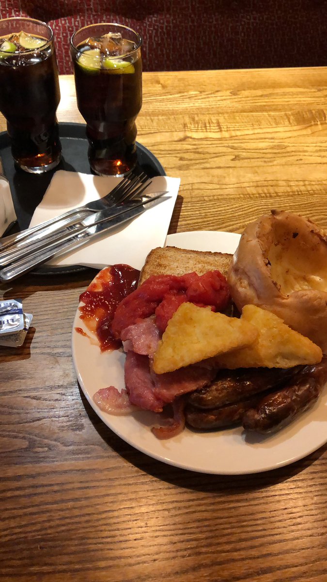 Ben_Casey_'s tweet photo. Rocking up to Toby at 10:59 and getting the last of the breakfast food. https://t.co/03VfKqnImH