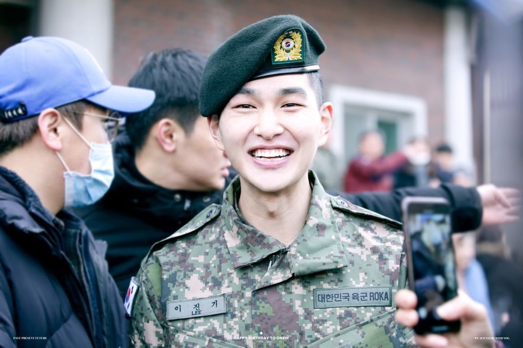  D-0/01 4 hrs, ONEW’S BACK i’d seriously miss seeing you in your military uniform, sergeant lee jinki. trust me when i say that you look charming and handsome in it. we are all so proud of you. you’ve worked so hard, jinki. we are all waiting for you. ++  #ONEW  #SHINee