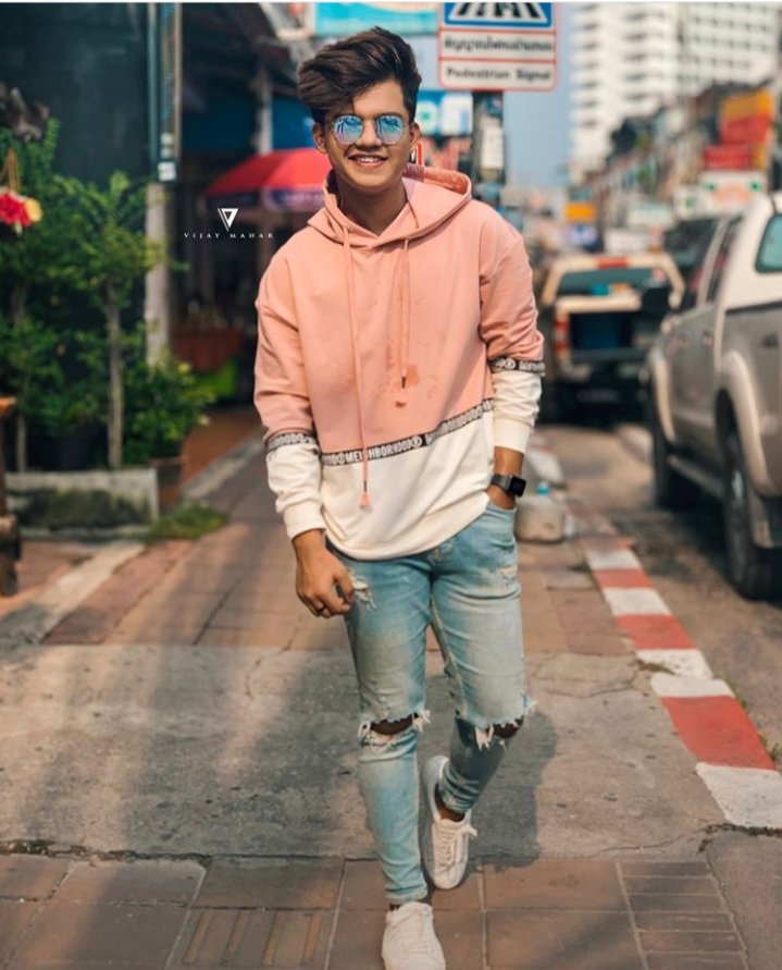 dynasty_riyaz's tweet photo. Finally 7:30 baj gye 🎉😂  rii u will rockk here too!! Welcome king 🥳❤️ #Riifam 🌹 @_riyaz_aly https://t.co/Y3gDrEcJen