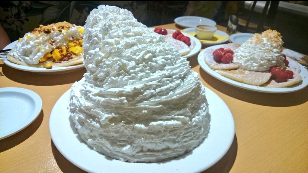 Metaboy エッグスシングスのパンケーキが 女性版ラーメン二郎 と言われてるみたいですが そこに本当のラーメン二郎で大盛を平気で食べる男性が行くとこうなります ちなみに二郎の大盛よりこっちの方がキツかった