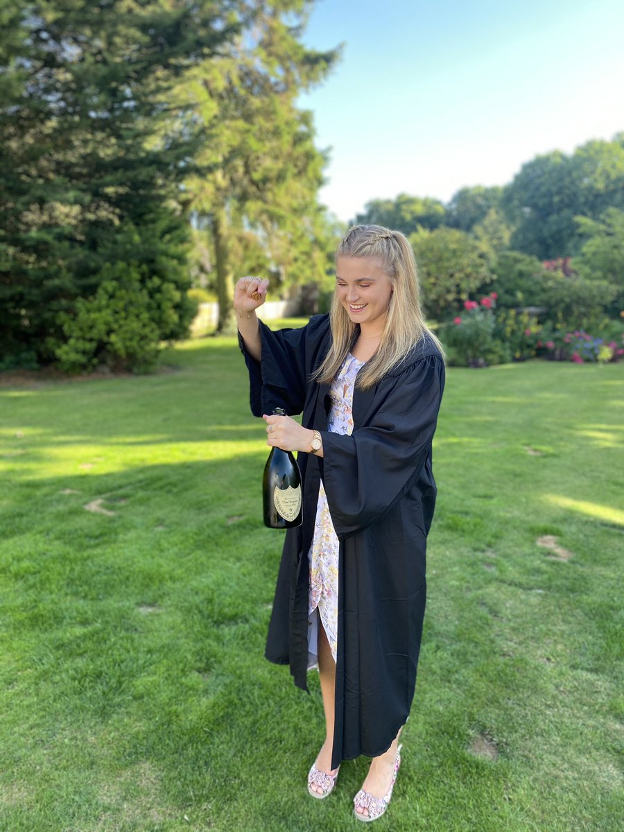 GirdlestoneLucy's tweet photo. I did it! I graduated from UoN with first class honours in Physiotherapy and had an improvised garden graduation to celebrate👩‍🎓🎉 https://t.co/ObAoyeErMn