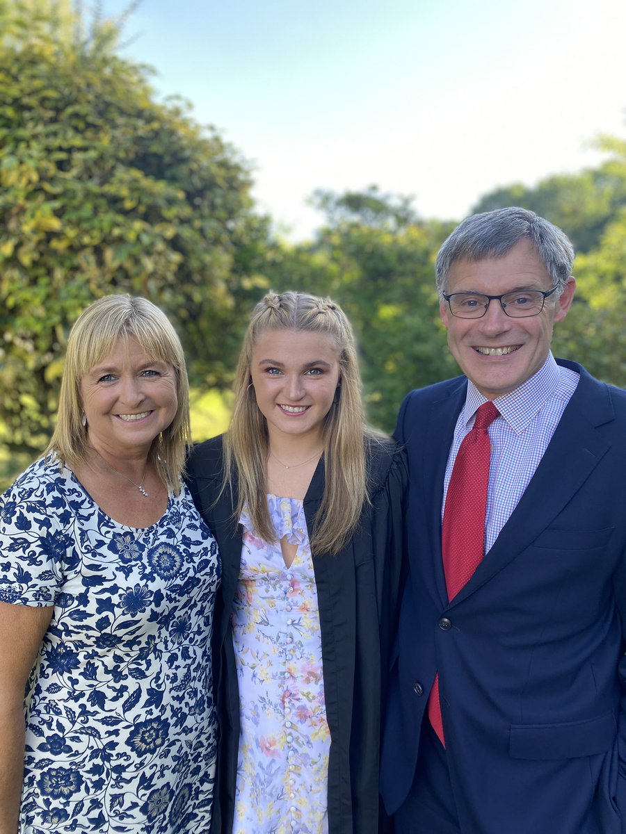 GirdlestoneLucy's tweet photo. I did it! I graduated from UoN with first class honours in Physiotherapy and had an improvised garden graduation to celebrate👩‍🎓🎉 https://t.co/ObAoyeErMn