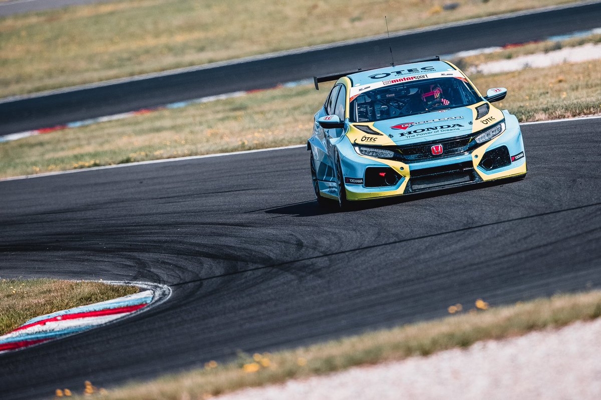 MichelleHalder's tweet photo. Good morning from Lausitzring ๐
We finished the first session on P5 ๐
We'll be doing long runs this afternoon ๐
Sunny greetings โ๏ธ
#motorsport #portrait #portraitphotography #fashion #sommer #outfit #ootd #instafashion #stlyle #trend #michellehalder @fiawim @TCR_Series https://t.co/Hgx3YRk4A8
