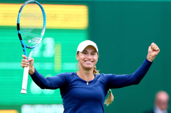 SouthendDave's tweet photo. Yulia Putinseva https://t.co/g3yndKpiYy
