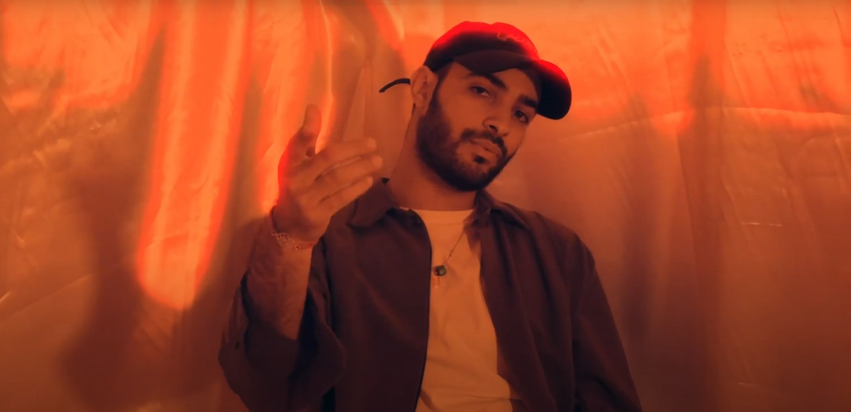 GeniusFrance's tweet photo. Leith dévoile le clip du titre "Détresse", l'un des succès de la mixtape Le chant des oiseaux !

"Assombri par soleil, je sais bien qu'il me répare
Quand j'regarde vers le ciel, j'me rappelle c'qui nous sépare"

🪶 PAROLES : https://t.co/MXwhwR2DsP https://t.co/k0rpnUqZD5