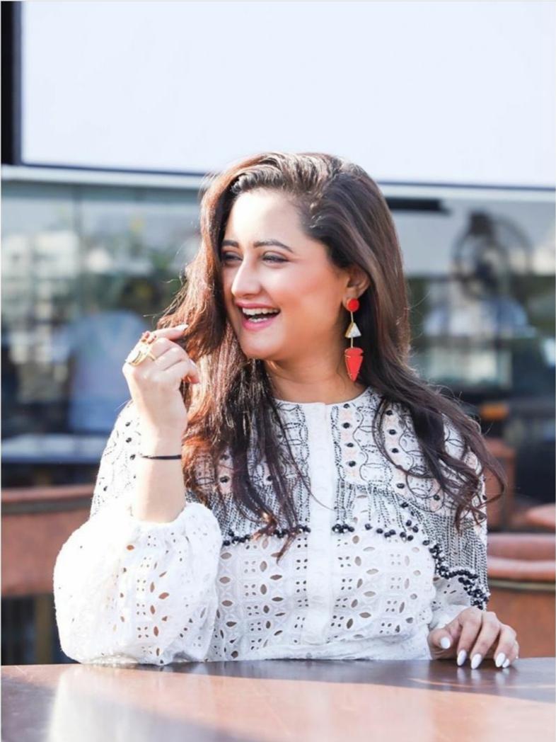 “A confident woman is sexy in my opinion.”  #ShalakhaReturns