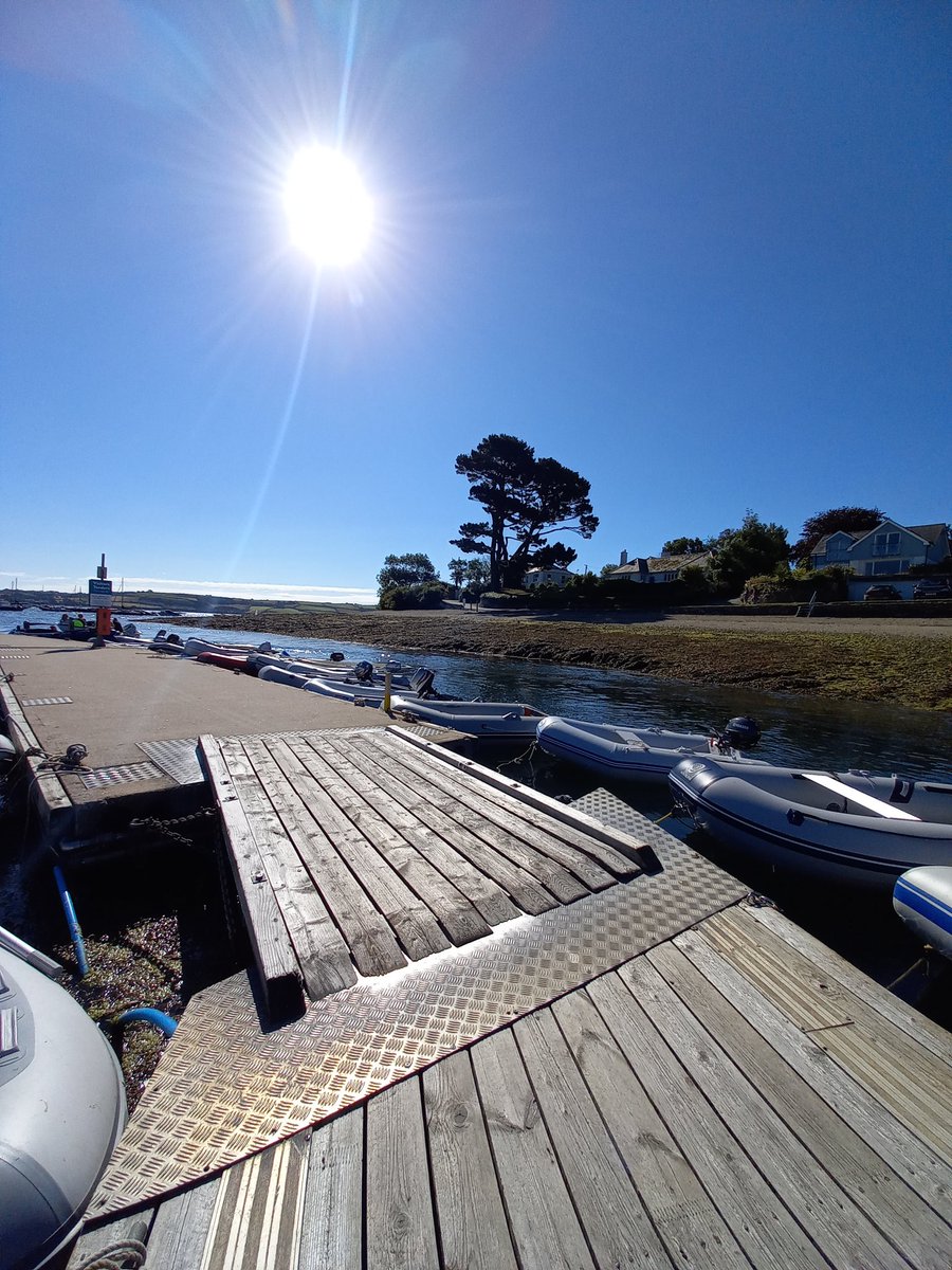 nicshermon2017's tweet photo. Beautiful Cornwall, how lucky we are. #sunnysunday #CyclingDays #mylor #GodsOwnCountry https://t.co/dtuRHVzFHX