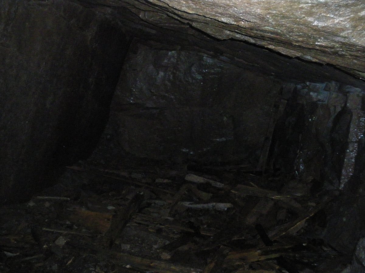 andyblanck1's tweet photo. 100mts of #undergroundwar:
entrance to Italian mine gallery;
Austrian fort to blow up with mine;
room for storing tools and resting of mining soldiers;
slit shielded by Austrians to interrupt tunnel after underground combat.
Nobody knows what's beyond!
#WW1mines #dolomitifront https://t.co/W4tmu1J2sQ