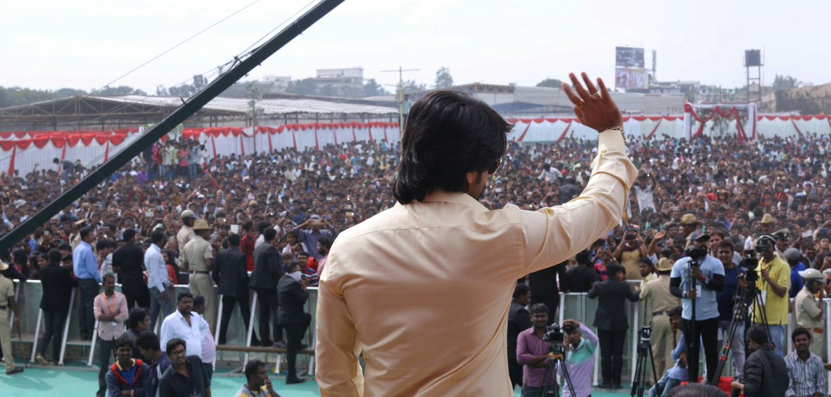 AyraYashFc's tweet photo. @TeamOnlyYash From Bus Driver Son To Pan India Star🙇🙏
His Hardwork Inspired Us A Lot ❤

#HBDRockingStarYASH
@TheNameIsYash #KGFChapter2 
 https://t.co/QunMSHH94X k