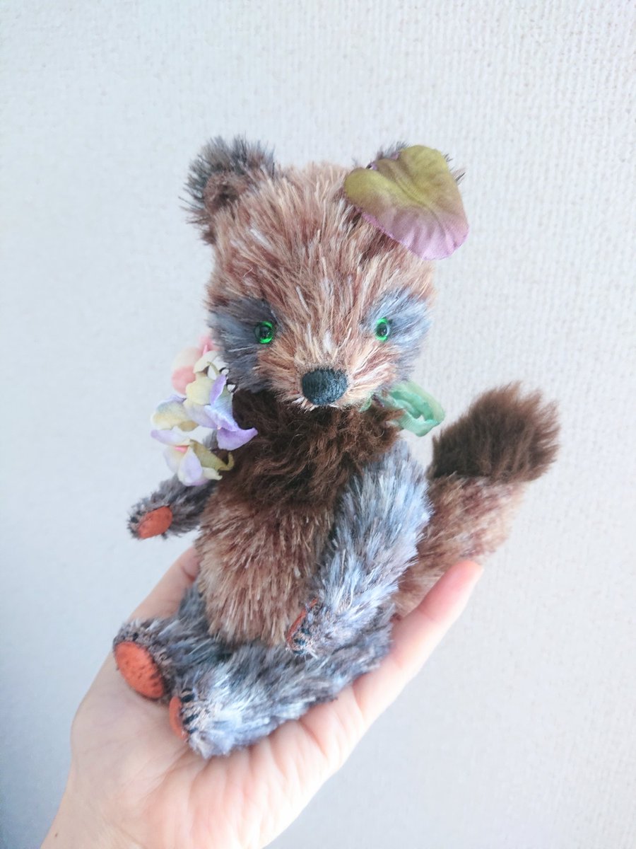 natsuko_92's tweet photo. 『スペシャルな1体』
2020年8月1日(土)～8月23日(日)
神戸タイムロマン(@timeroman_doll)企画展

8年ぶりに作った狸。
タヌーさんです。
ドロン🍃

スペシャルになったかな。

販売方法
https://t.co/J9ewZ3SXtO

#タイムロマン #神戸タイムロマン #スペシャルな1体 #霜村ナツコ #mapledrop https://t.co/3dJQPt6qOw