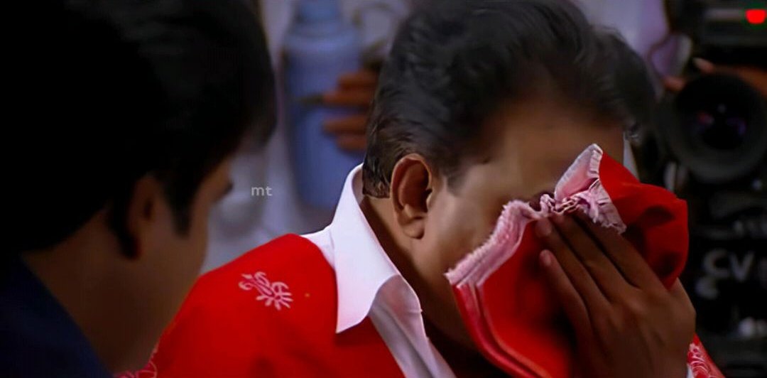 Chiyaan_muni1's tweet photo. @Chiyaan_VP @iam_mohanlal_ Intha  mamz ah  follow oru hi solla unagu thonala paathiya  😣😣😏

#ChiyaanVikram #1YearOfSuperHitKK https://t.co/NxNOLcXMAU