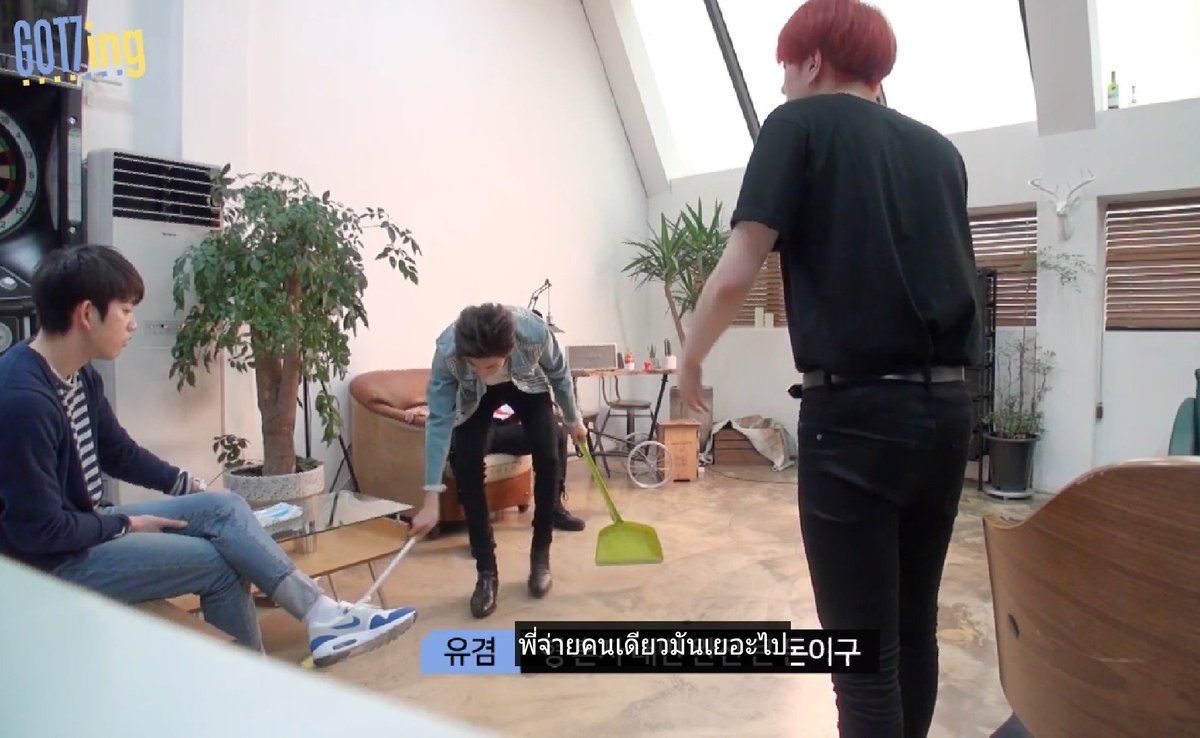 SimplymeOrj's tweet photo. นักกวาดทีมชาติ กวาดเอา กวาดเอา เอ็นดูจังลูก😍 #BamBam #got7ing https://t.co/GYmPMiRH7M