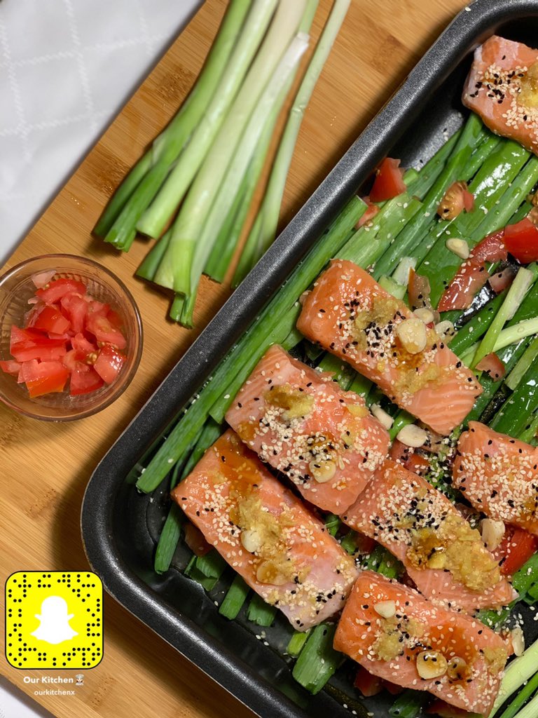 Our___kitchen's tweet photo. سلمون بالسمسم والحبه السوداء 
الطريقه الان موجودة بالسناب الحقوا عليها 
#صباح_الاحمد_الصباح #الفصل_الدراسي_الأول #_نايف #ابو_نوره #خالد_الفيصل #حفرالباطن #الرخصة_المهنية #_الرياض #احتياج_الوظائف_التعليمية #سمك #وزارة_الصحة #طبخات https://t.co/nkOaKC77ow