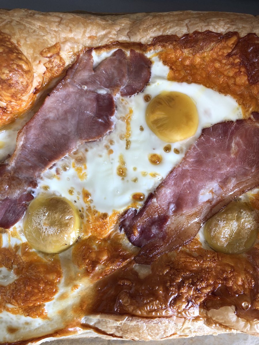 BakesBug's tweet photo. Savoury Sunday! Breakfast pastry (puff of course) #savourysunday #breakfast #puffpastry #homebaker #bakersgonnabake #bake #pastry #food https://t.co/uef3Px7N0G