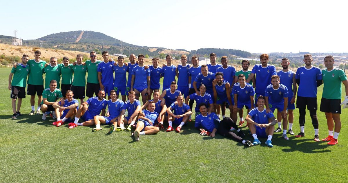 SDP_1922's tweet photo. Acabamos el último entrenamiento de la temporada. Así, en familia, queremos daros las gracias por el apoyo, especialmente en los momentos más difíciles. ¡Orgullosos de nuestra gente! ¡Nos vemos pronto en @LaLiga! 
#Adelanteyarriba
#VamosDeportiva https://t.co/8UDTOnMGhI