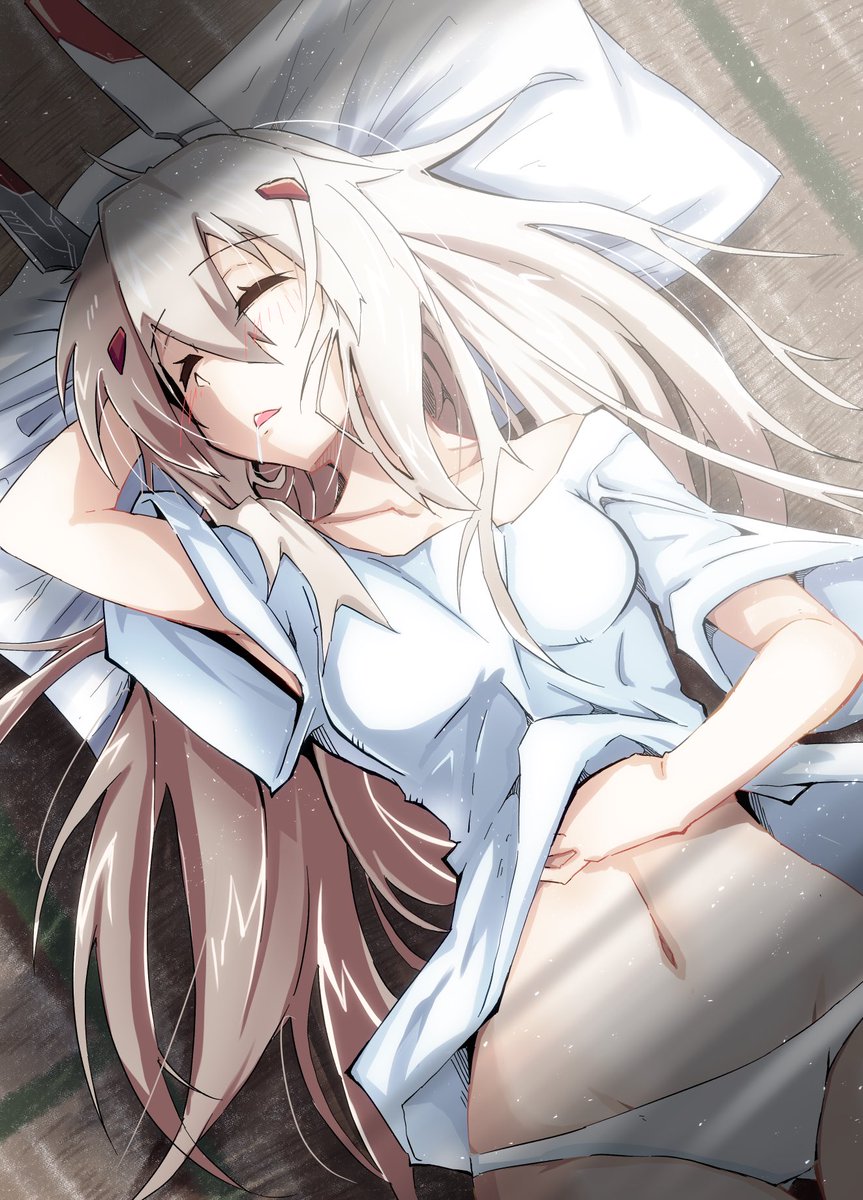 綾波(アズールレーン) 「綾波の華麗なる休日…?
またこの子が布団も敷かずお腹出して寝てるよ… 」|てんてる@冬コミ新刊委託中のイラスト