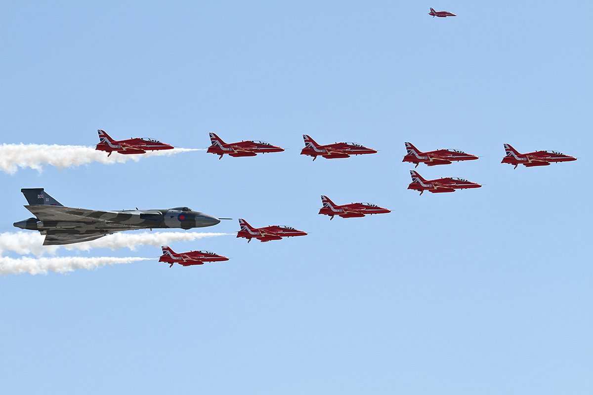 The Red Arrows formation with the Vulcan, note the camera ship as well  #VirtualAirTattoo