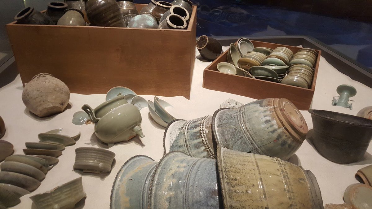 SarahWardAU's tweet photo. Its #ShipwreckSunday! Today's #WreckOftheWeek is #SouthKorea's Sinan wreck, that of a Chinese ship, sunk 1323 enroute from Ningbo, China to Hakata, Japan carrying a cargo of ceramics, lacquerware, metal crafts and a ballast of rosewood.. 🍶💦
#shipwrecks #maritime #archaeology https://t.co/g89RwgqnGJ