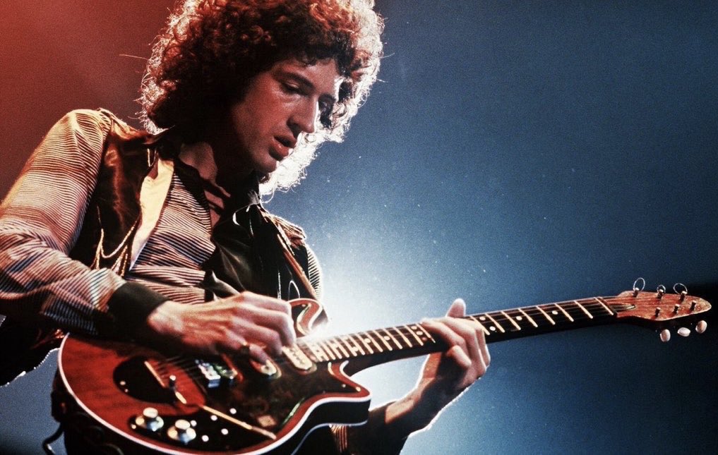 retrochenta's tweet photo. Hoy cumple 73 años Brian May, el legendario guitarrista de “Queen”. https://t.co/njB3KRHt4f