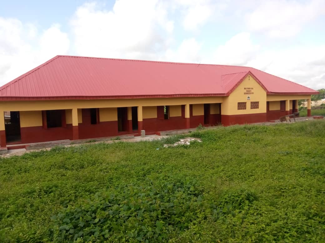 tosinsammy_s's tweet photo. The govt of Dr @kfayemi has built/constructed and renovated over 500 structures in both primary and secondary across the state. 
Kudos🔩👏
#Restoringourvalues 
#Jkfmeansbusiness https://t.co/DXfrrcscw6