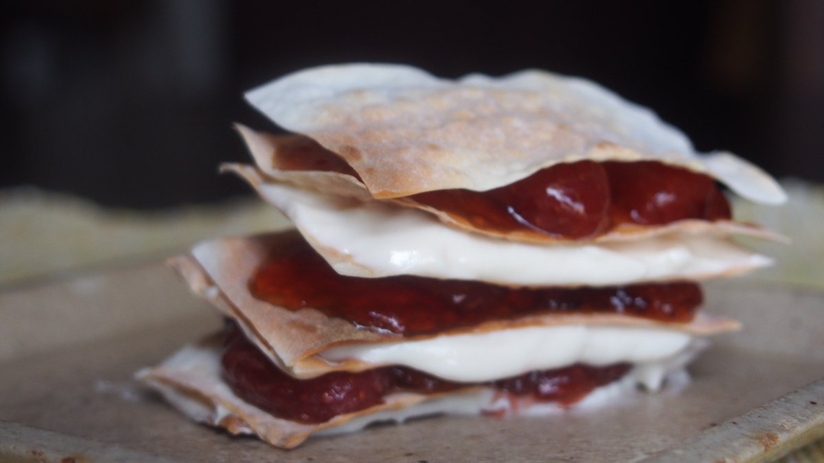 あさお ともこ 今日のおやつ ミルフィーユ ワンタンの皮 いちごジャム 水切り豆乳ヨーグルトで簡単に ミルフィーユ ワンタンの皮 ワンタンの皮レシピ 水切り豆乳ヨーグルト いちごジャム 手作りおやつ 福山市 ライフオーガナイザー