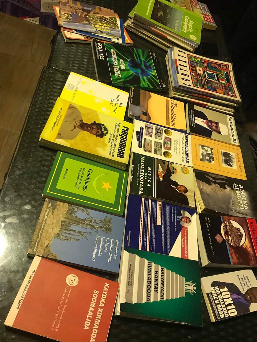 SShamadle's tweet photo. Waxanu buug ku wareejinay gudida maktaba salaxley Aad ban idin ka mahadcelinay sida milgaha &amp; maamus leh ee noo soo dhaweyseen noogana gudoonteen Hadyada buugta ah ee maktaba salaxley 👍📖📗📘📙📓📔📕
https://t.co/6XH6Wu5UEv https://t.co/ylhZ6T5EKS