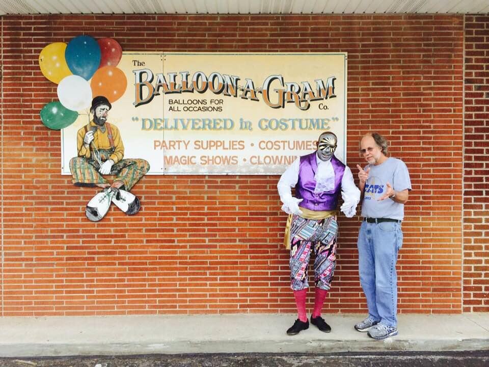 According to a Facebook post, someone has stolen the left half of this sign. Be on the lookout for it and contact the <a href="/BGKYPolice/">BGKYPolice</a> or <a href="/WarrenCoSO/">Warren Co. KY Sheriff</a> if you have any information on it’s whereabouts