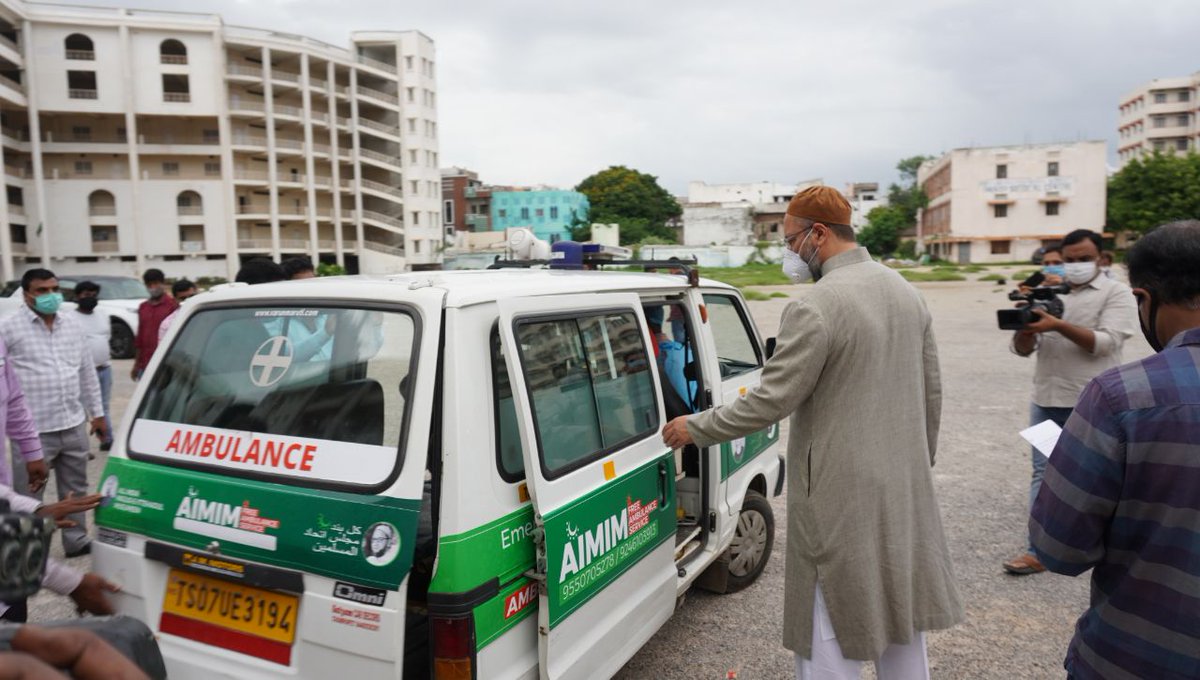 asadowaisi's tweet photo. Flagged off 2 ambulances earlier today. The free service is available 24/7 &amp; will help move patients to hospitals. The ambulances are worth 6.4L. Additional 1.6L was spent on fuel, free PPE &amp; oxygen cylinders. This was made possible by Majlis Charity Educational Relief Trust https://t.co/0f4aWtfym9