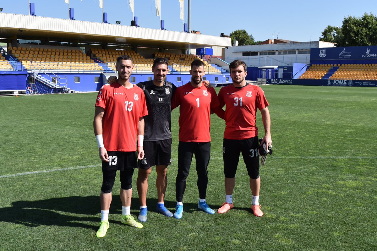 javiroda32's tweet photo. Última sesión Temp 19/20. Hasta el último minuto hemos compartido esfuerzo, ilusión y satisfacción por cumplir los objetivos, un grupo humano extraordinario. Gracias EQUIPO @AD_Alcorcon .🟡🔵🔝💛 https://t.co/YN4W3CQ02i