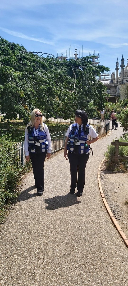 Beacon_Security's tweet photo. If your in the Royal Pavilion gardens today, our officers are on hand to help make your visit an enjoyable one. Don't forget to say Hi. @BrightonMuseums https://t.co/XGEGw2VugQ