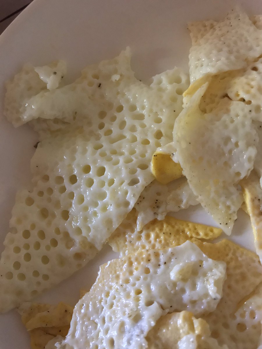 _iiishmm's tweet photo. Not sure if i feel comfortable eating this egg 🥴 #trypophobic https://t.co/QCNhlLl8CG