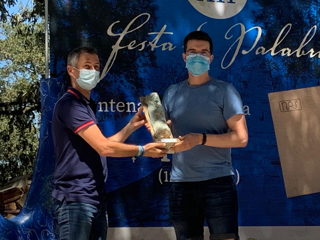 O noso secretario, Carlos Tilve, recolle na <a href="/insuadospoetas/">Insua dos Poetas</a> o premio á Acción Social na #FestaDaPalabra. 
Seguiremos a traballar na defensa da liberdade 🏳️‍🌈 e en prol da igualdade real 👭