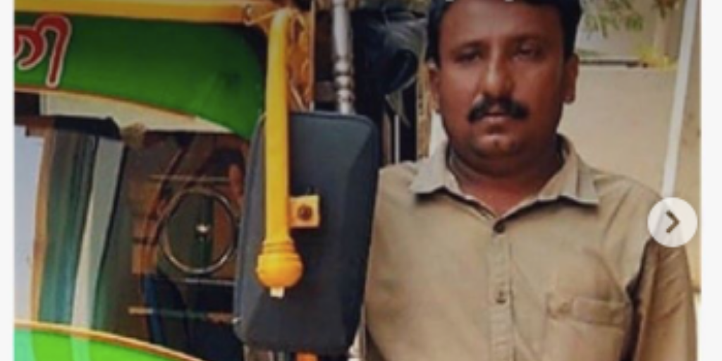 #NotEveryoneWearsACape - Ajayan, an auto driver from Kerala #home #delivers essential commodities to people from Kumarakom for #free. 
People can just ring him up and he gets them the #supplies of what they need. It has proved especially very #useful for the elderly &amp; #families.