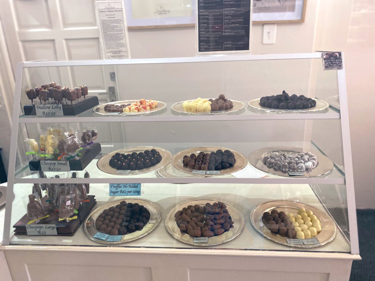 Mr_Ndash's tweet photo. Chocolate Lovers 

Found a Gem in a Small town 👌 - Hand Made chocolate that tastes like heaven 😋 @ShotLeft #SundayIn https://t.co/gtBOdrvvsg