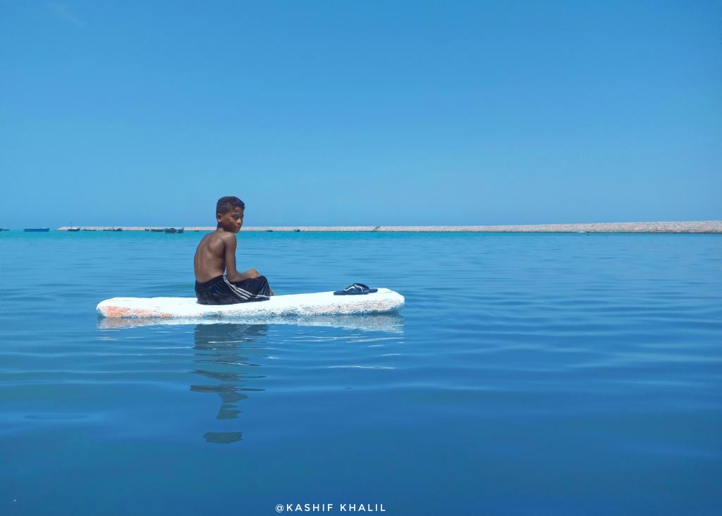 Kashifkhalil67's tweet photo. GWADAR BALOCHISTAN
#Gwadar #Demi #Zerr
#small #kids #fishing #Gwadar
#sea
#mobilephotography
#mobilephotograher
.#gwadarbalochistan
@ImranJala_baloc @thegwadarpost @SenatePakistan @KahudaBabar @VOB_Balochi @TOBdotcom https://t.co/Ldnm8WqroR