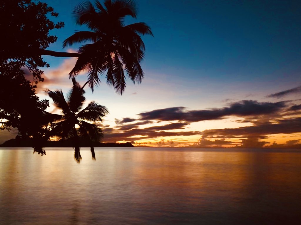 srasalato's tweet photo. Last light through! Onadere Bay, Qamea Island. For those that have worked at Laucala Island Resort, I took this shot from a spot that you’ol know really really well 😂... 🍻 https://t.co/1Ky0sxcU86