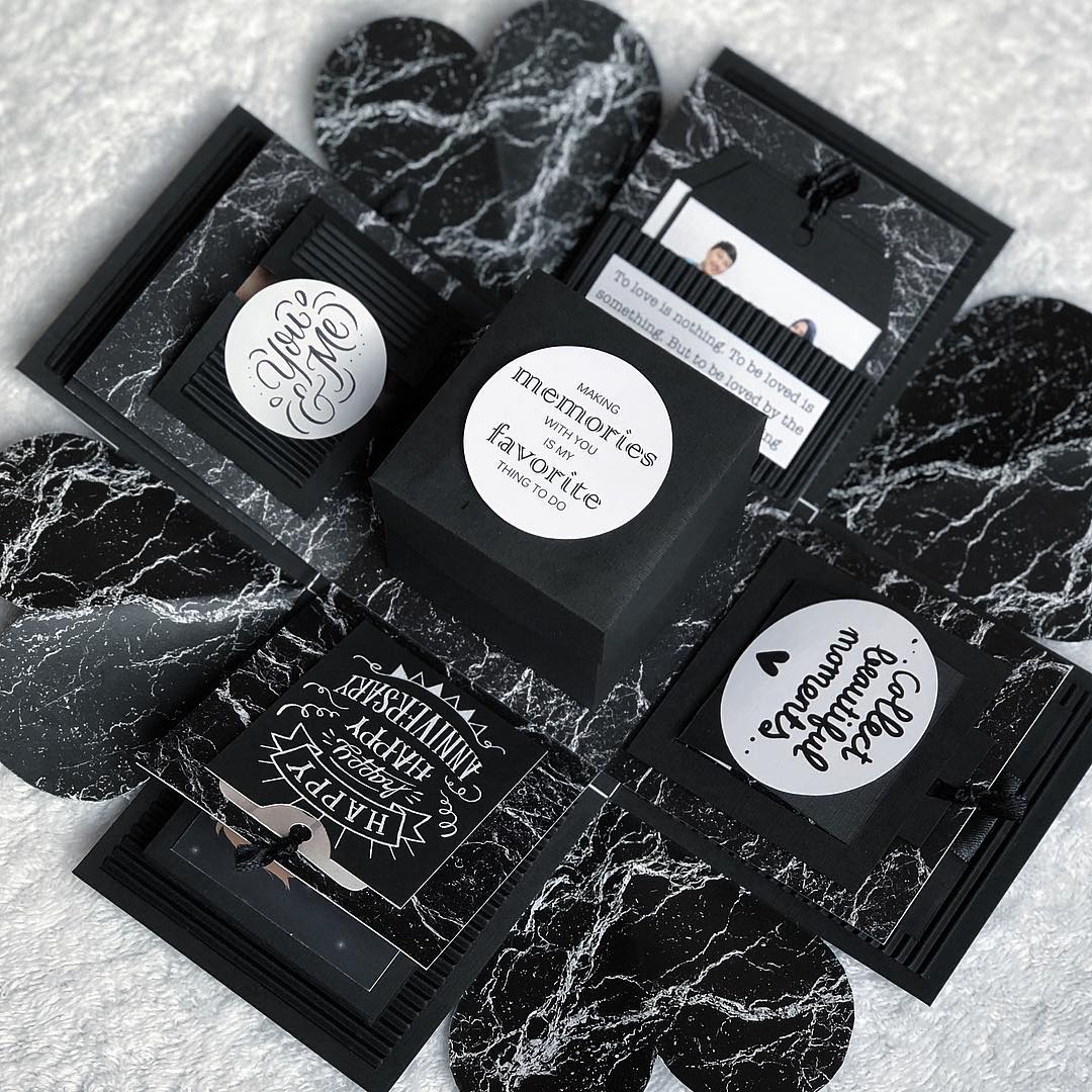 chatimeholic's tweet image. Black Marble Exploding Box
300k
(2 layers + extra box + heart shapes every corner)
❤️
Ask and order via
Whatsapp: 0895-2376-8303
❤️
Cr.craftoholic
#explodingbox #explosionbox #explodingboxjakarta #scrapboxjakarta