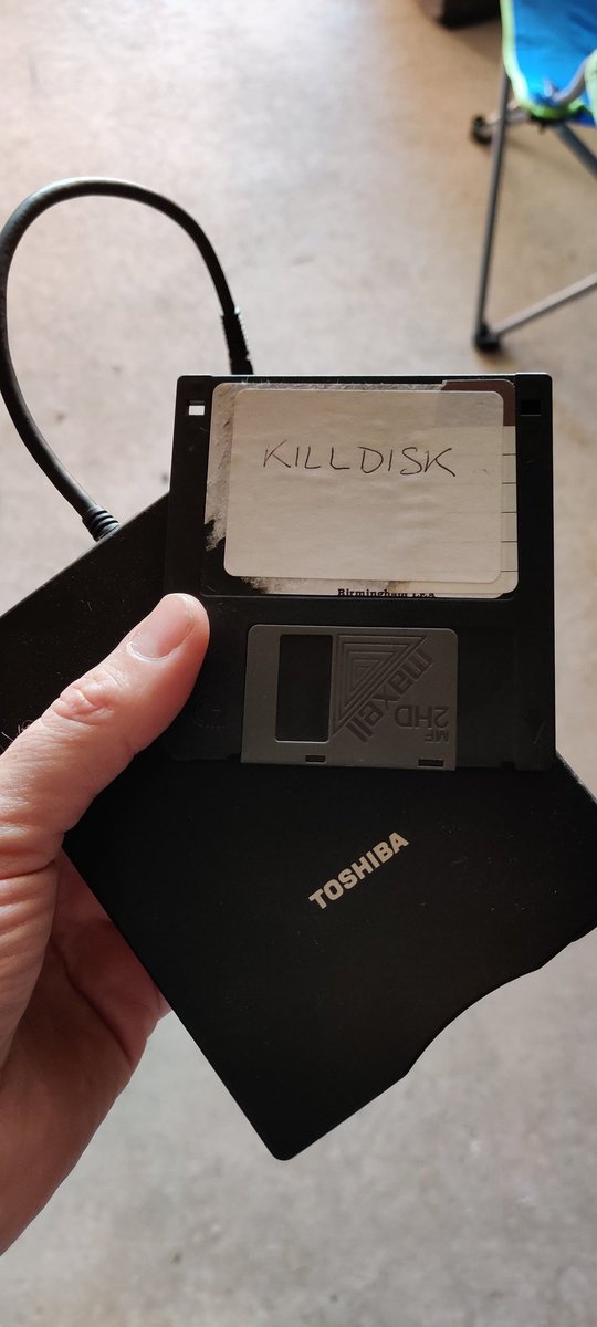 shetlandwolf's tweet photo. Just found this in the garage.
Don't think I should plug it in.
#killdisk #oldskool #floppydisk https://t.co/oQqJsJvXIq