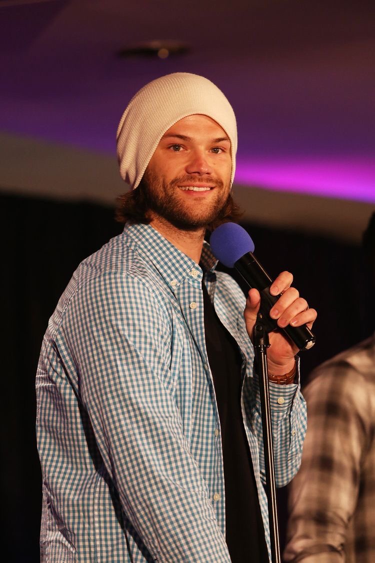 J2winchester2's tweet photo. HAPPY BIRTHDAY AGAIN AND AGAIN JARED PADALECKI I LOVE YOU SO MUCH THANK YOU FOR BEING SO SWEET AND AMAZING AND INSPIRATIONAL ILY❤️ #happybirthdayjared #happybdayjaredpadalecki
Check out my birthday edit for Jared here
https://t.co/mZbcnkxTEE https://t.co/bw6LiLLveQ