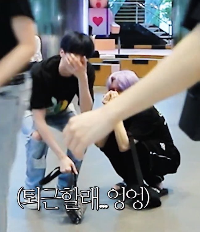 ᵗⁱⁿʸ ᴊᴜɴɢ sᴜʙɪɴ ( ´•̥-•̥` )