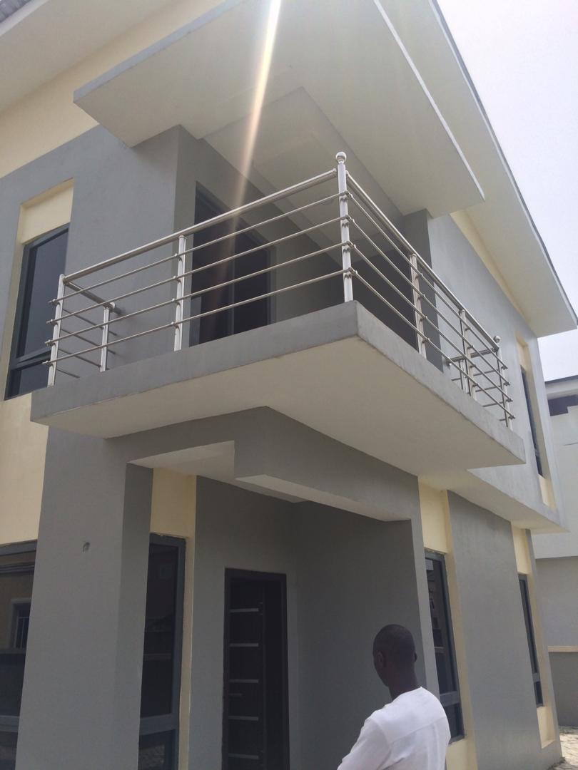usman414's tweet photo. For sale!!!A 5bedroom duplex with bq at an affordable price in Mayfair Garden Estate.feel free to send DM for inspection. Tweetfam your retweet means a lot to me.thanks https://t.co/qNnE1S2kuJ