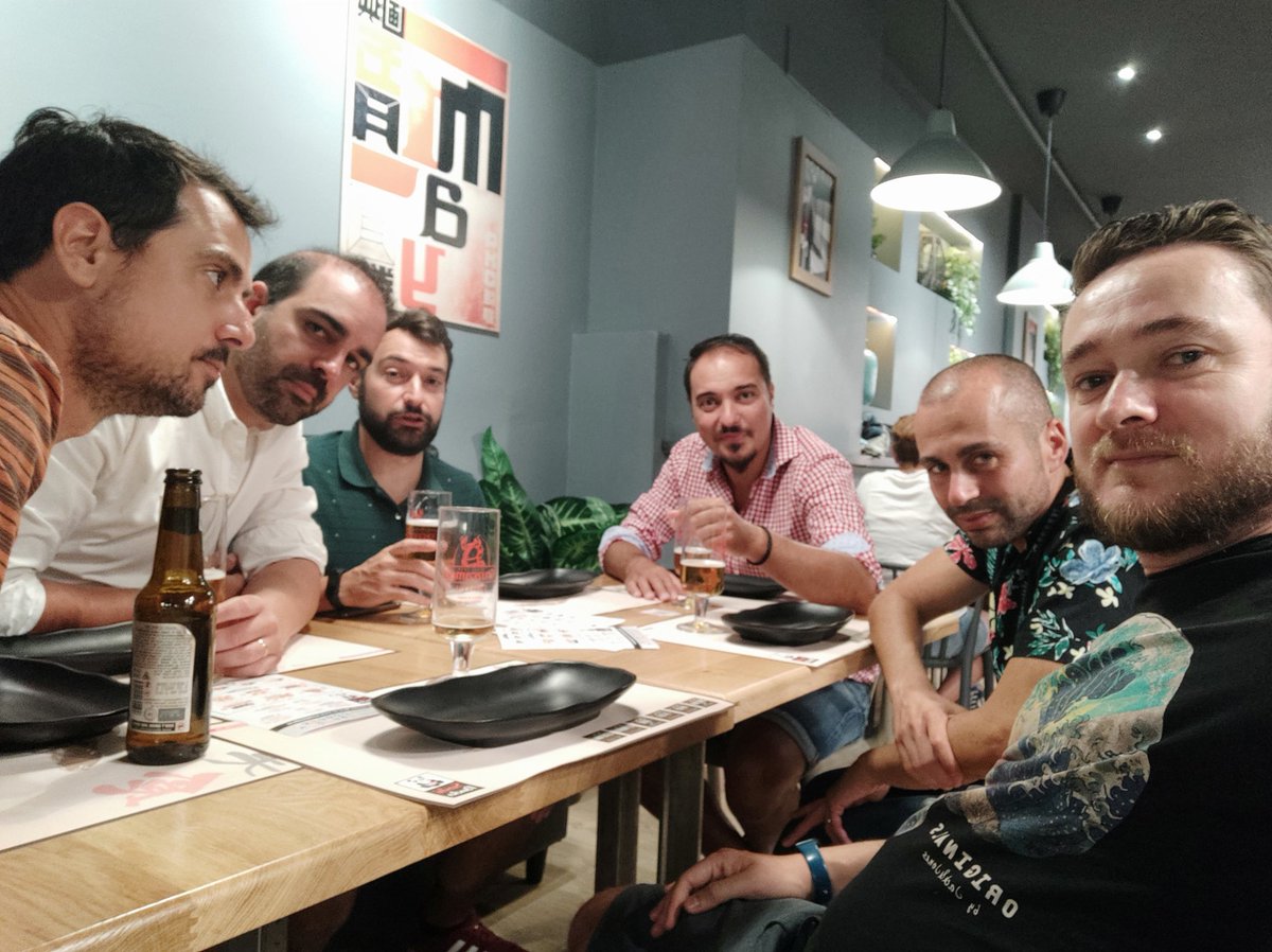 El viernes se reunió la Era para celebrar el ascenso de nuestro equipo. Ante las ausencias se baraja que rueden cabezas... 

#ConLaEraNoSeJuega 
#LaEraYaEraDePrimera