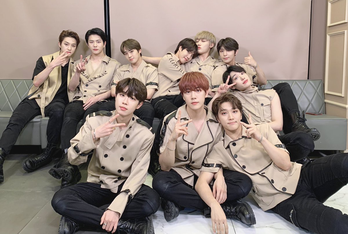 GoldenChild's tweet photo. [📸] 20.07.19 팬사인회를 마치고

골든차일드 단체로 치과 가봐야겠어요💦
매번 무대를 다 씹어먹어서(｡╯ᴗ╰)〜♡

#GoldenChild #골든차일드
#Take_A_Leap #ONE #Lucid_dream https://t.co/kTPBUrBYfJ
