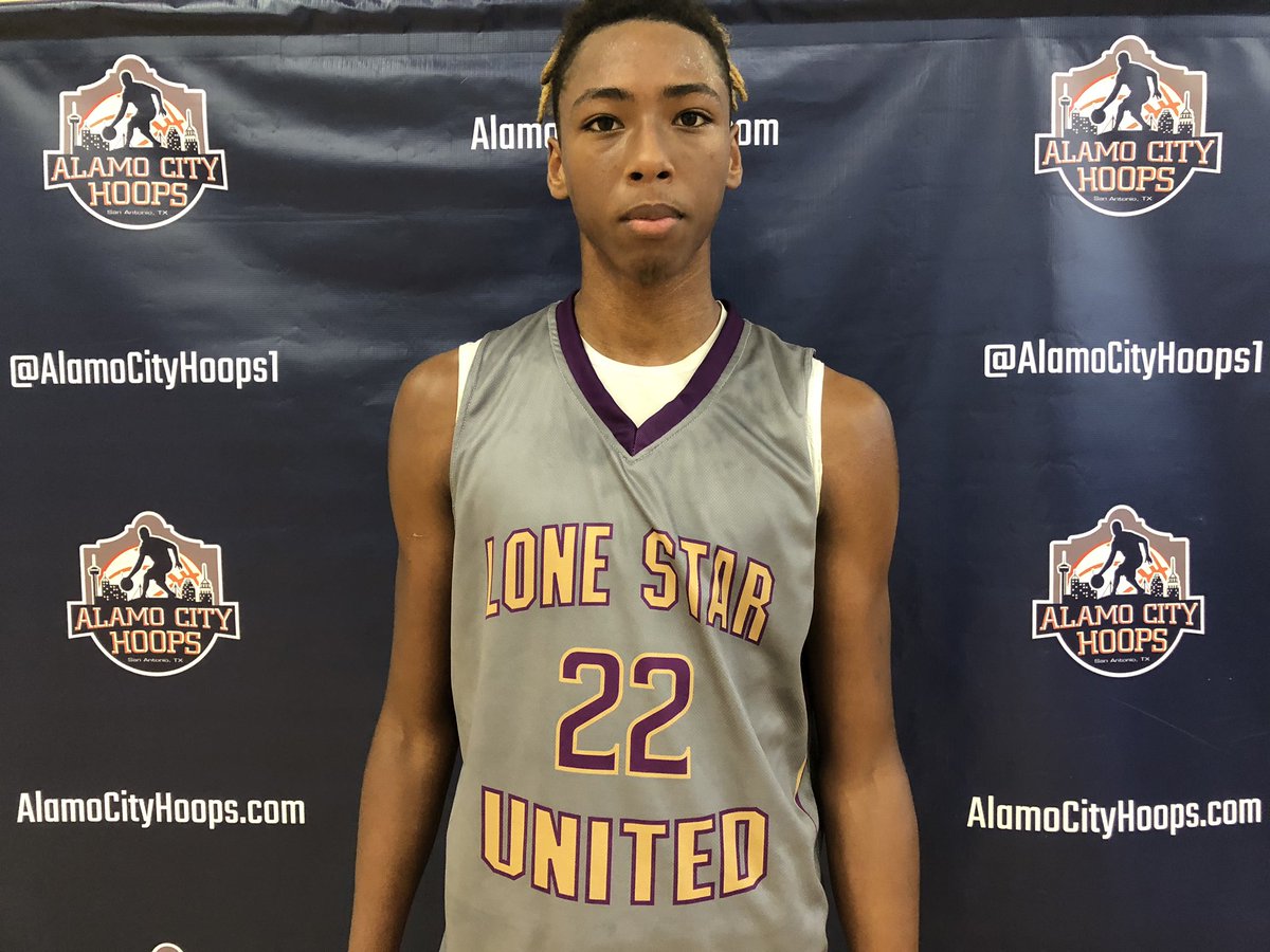AlamoCityHoops1's tweet photo. Not many at his level as @Itz_Malik_2X as he wowed the crowd with his throw downs at the rim. Finished with 29pts #ACHoopsfest https://t.co/t4VtOQ04ZZ
